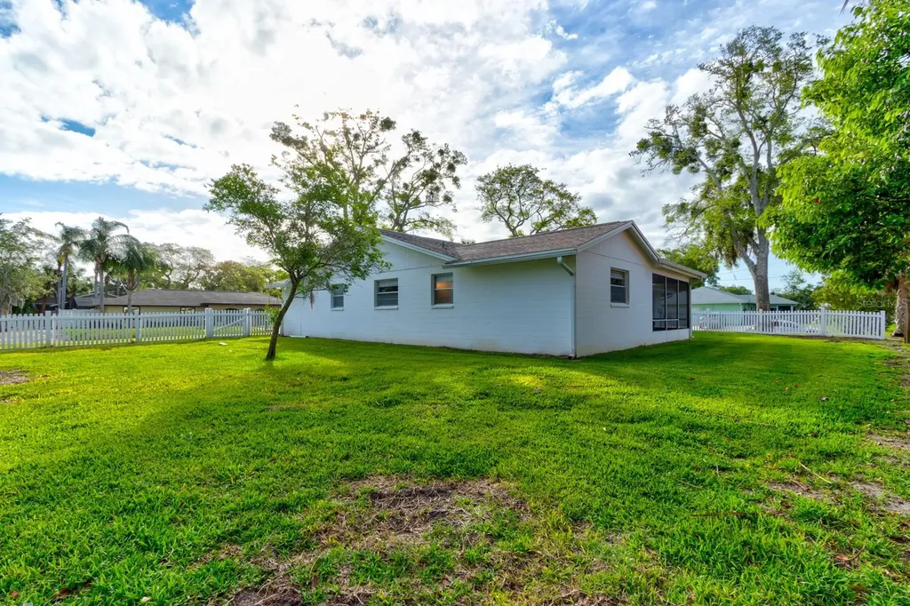 700 Lindenwood Circle E Ormond Beach FL 32174