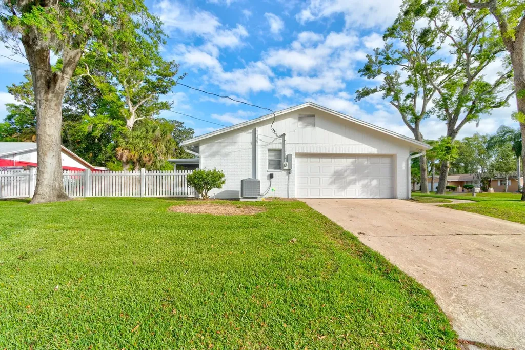 700 Lindenwood Circle E Ormond Beach FL 32174