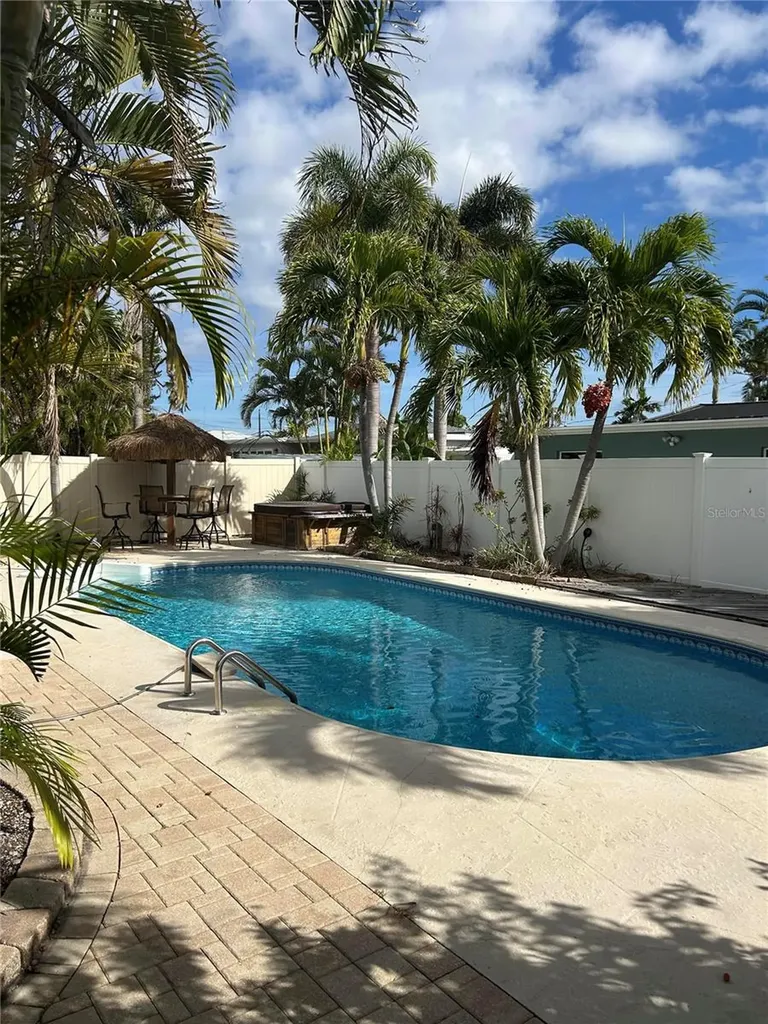 717 Sunset Cove Madeira Beach FL 33708