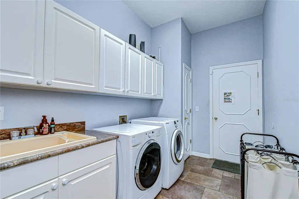 5201 Laurel Pointe Drive Valrico FL 33594