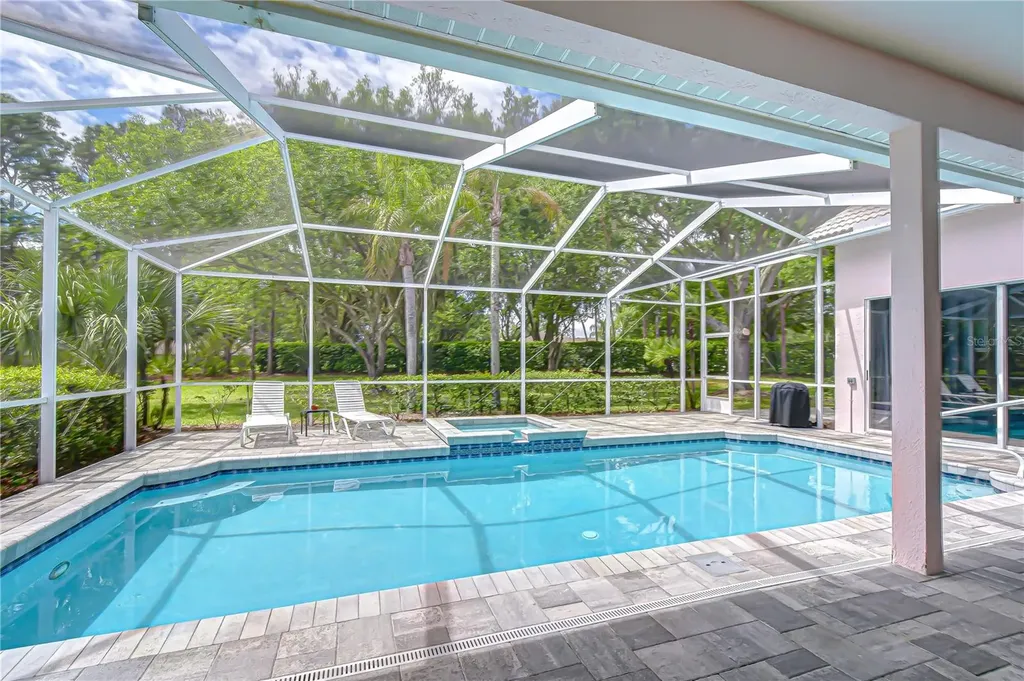 5201 Laurel Pointe Drive Valrico FL 33594