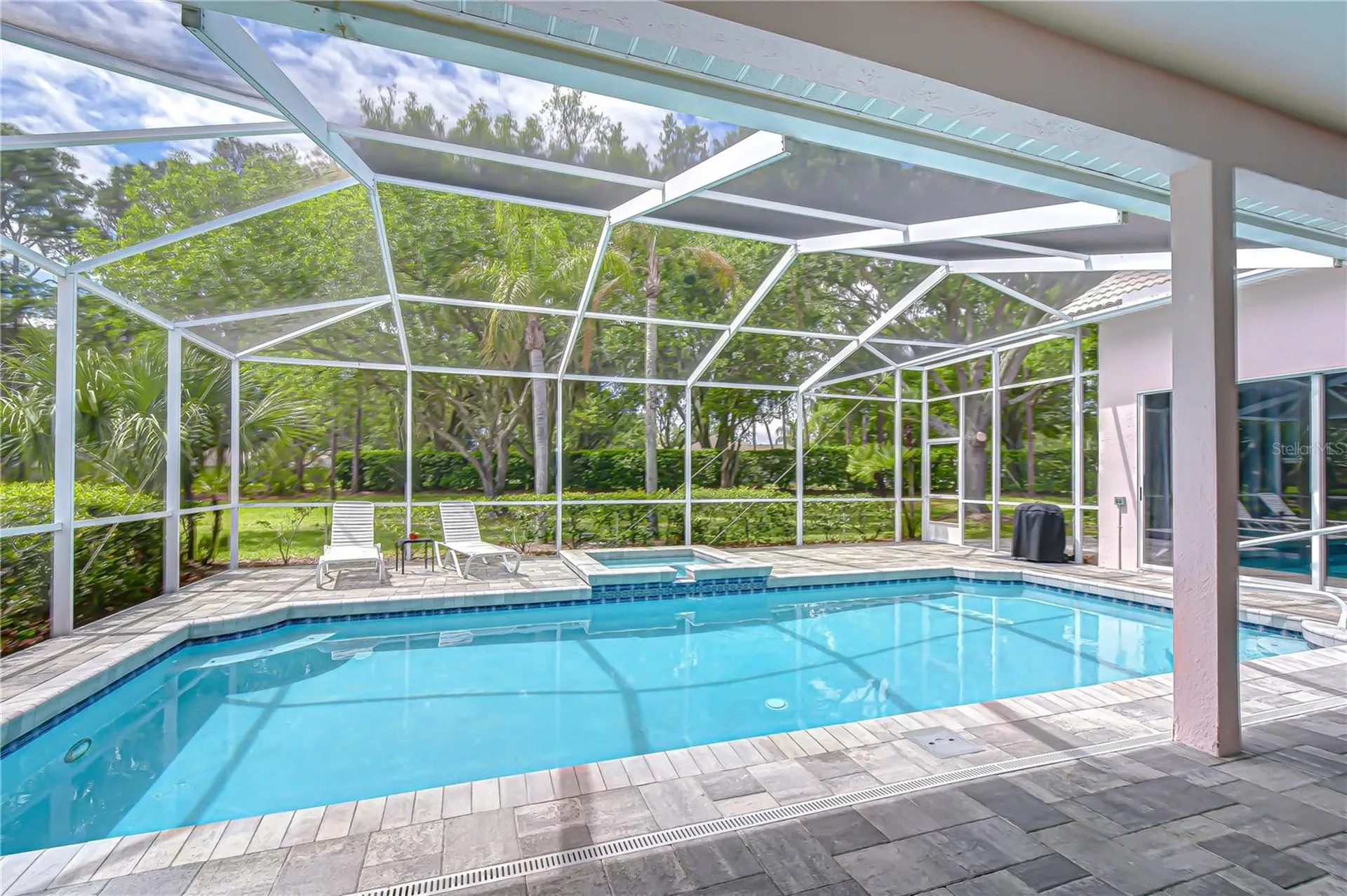 5201 Laurel Pointe Drive Valrico FL 33594