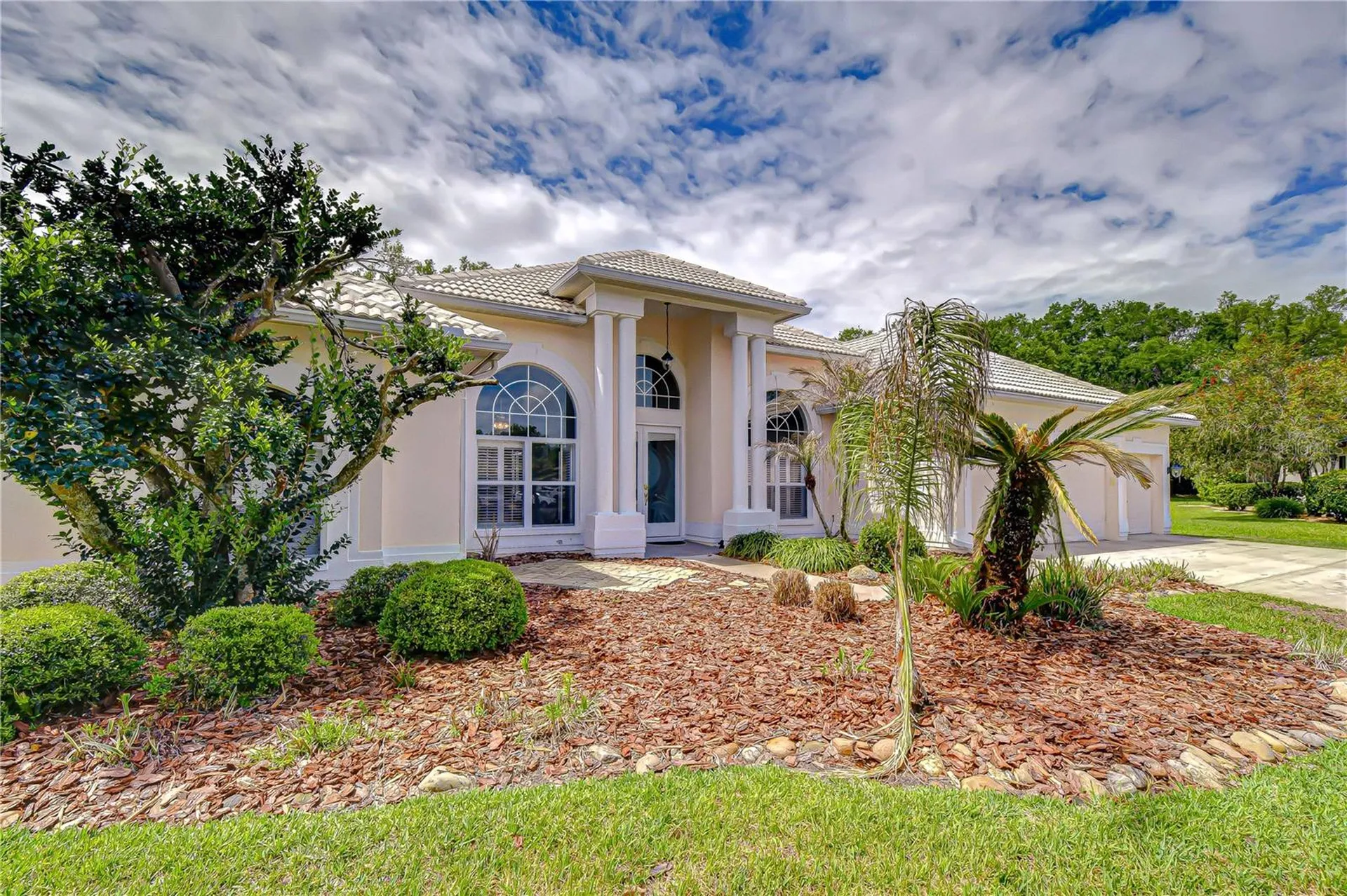 5201 Laurel Pointe Drive Valrico FL 33594