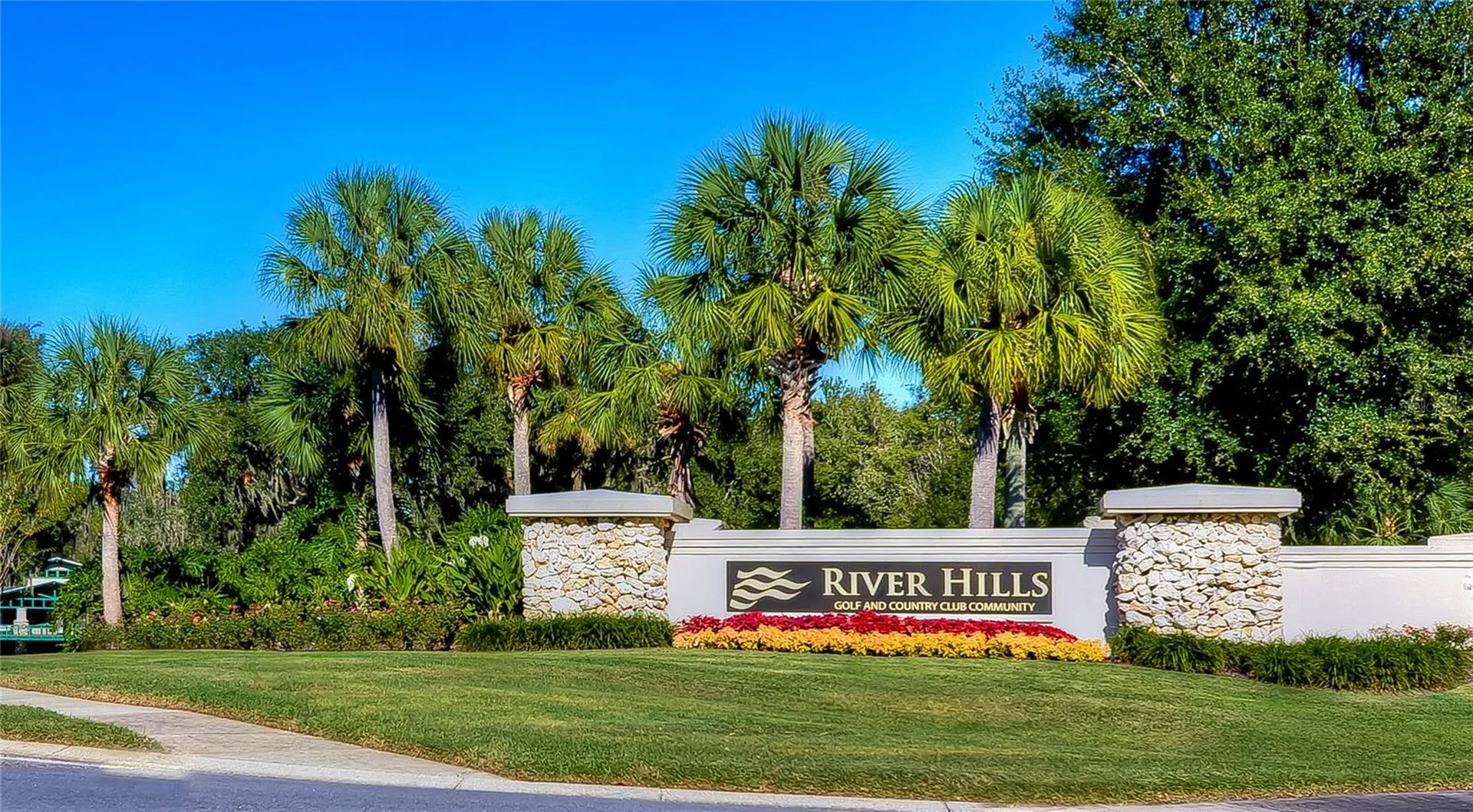 5201 Laurel Pointe Drive Valrico FL 33594