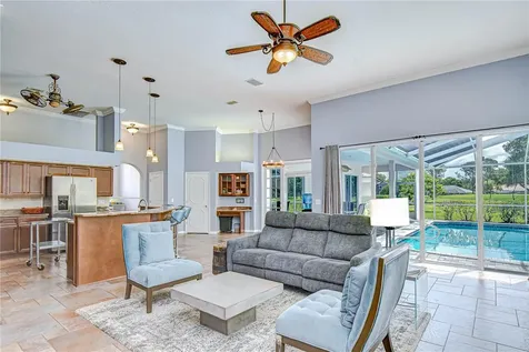 5201 Laurel Pointe Drive Valrico FL 33594