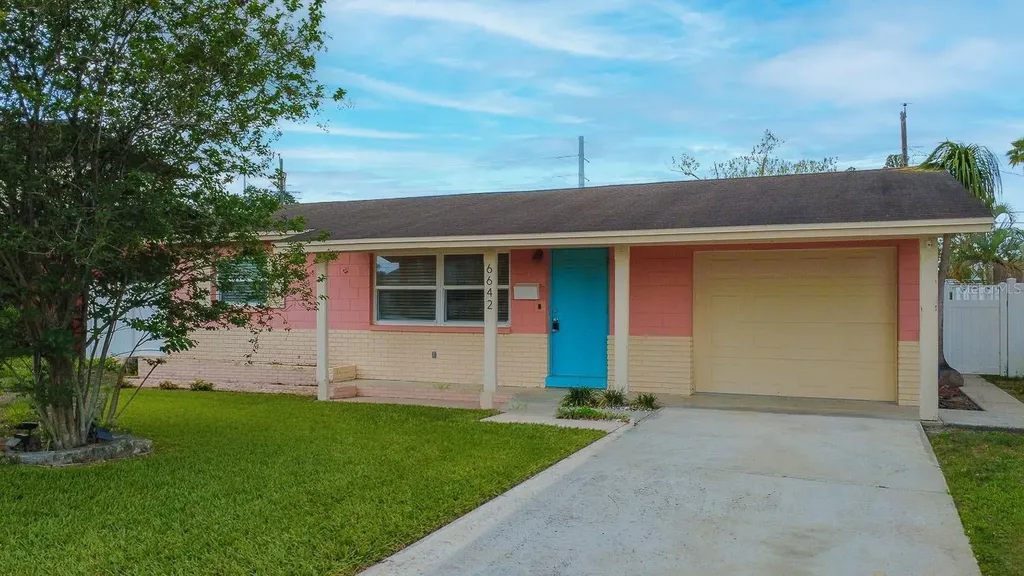6642 27th Street N St Petersburg FL 33702