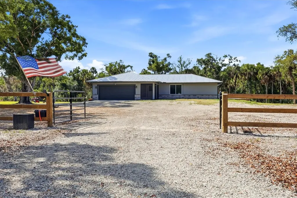 5361 Myakka Valley Trail Sarasota FL 34241