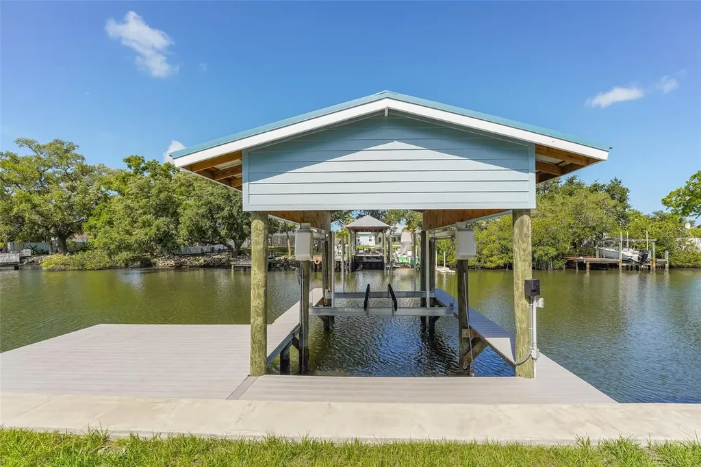 8717 Driftwood Drive Tampa FL 33615