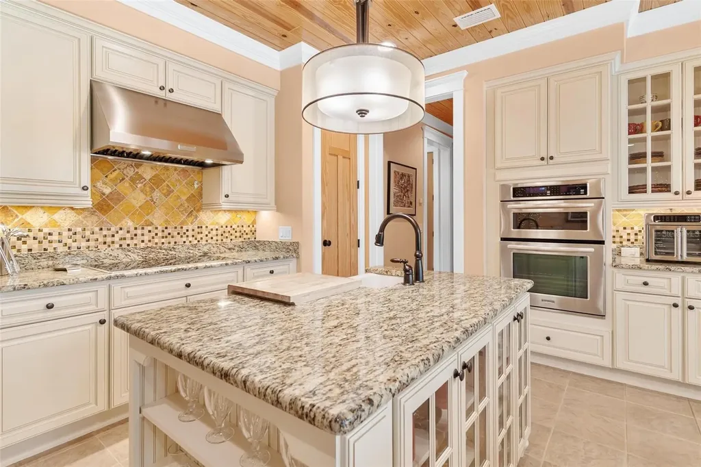 10615 NE 104th Circle Oxford FL 34484
