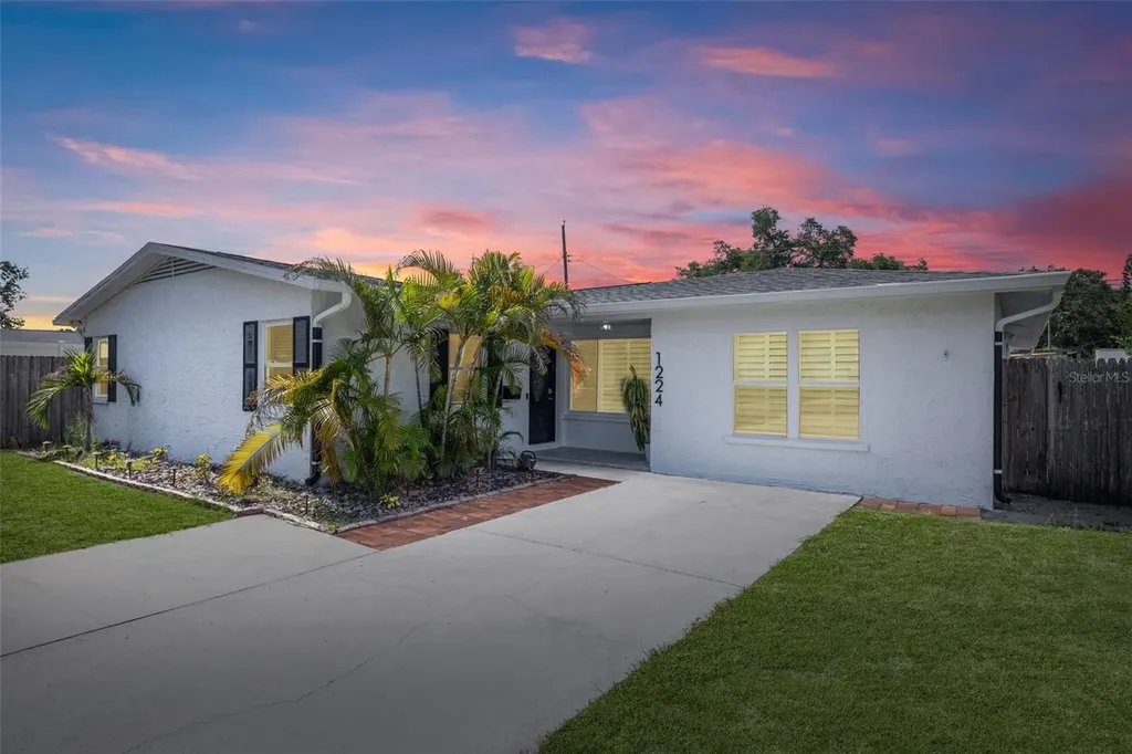 1224 80th Avenue N St Petersburg FL 33702