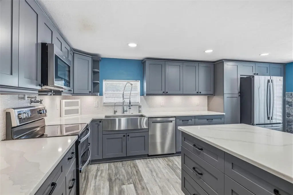 1224 80th Avenue N St Petersburg FL 33702