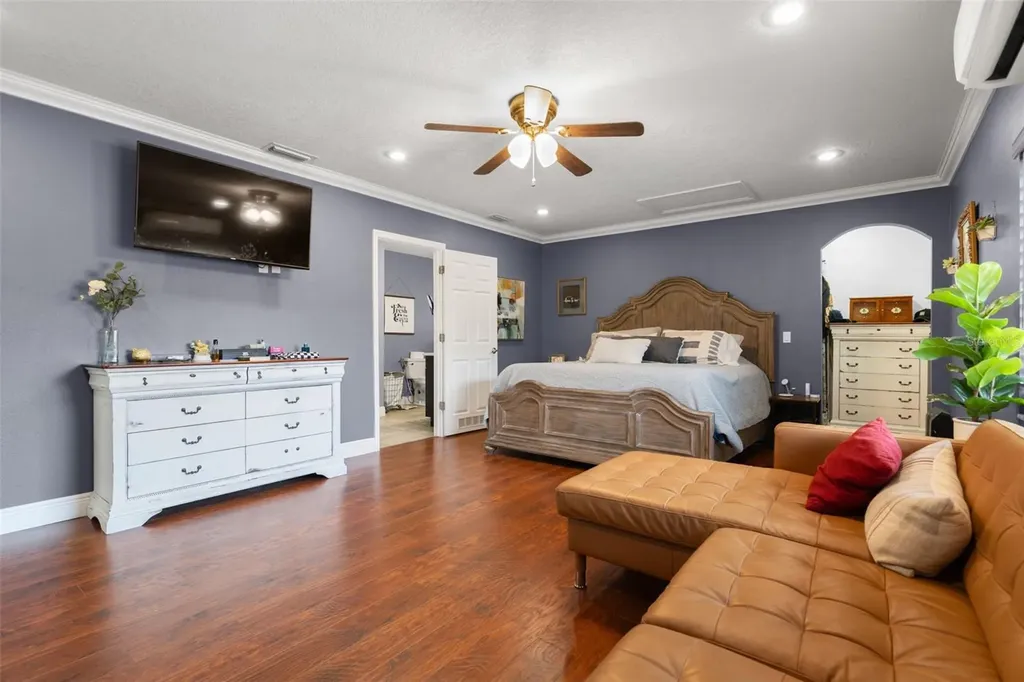 1224 80th Avenue N St Petersburg FL 33702