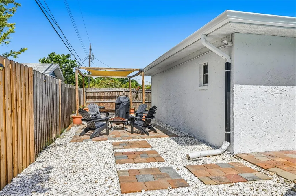 1224 80th Avenue N St Petersburg FL 33702