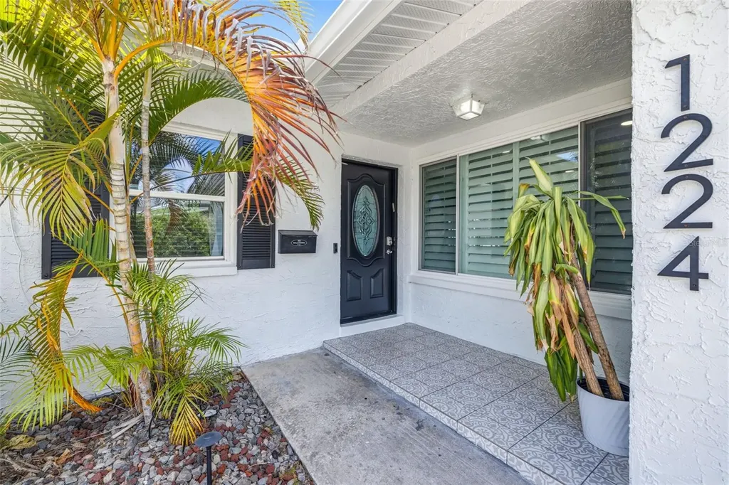 1224 80th Avenue N St Petersburg FL 33702