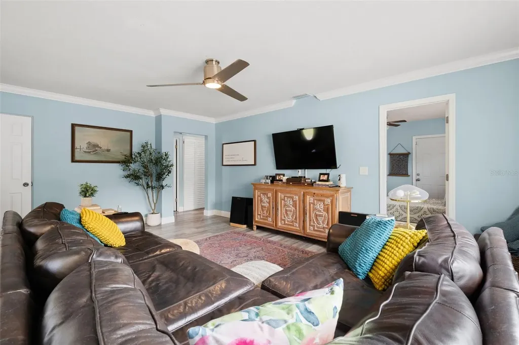 1224 80th Avenue N St Petersburg FL 33702
