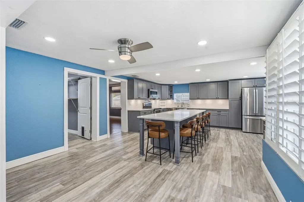 1224 80th Avenue N St Petersburg FL 33702