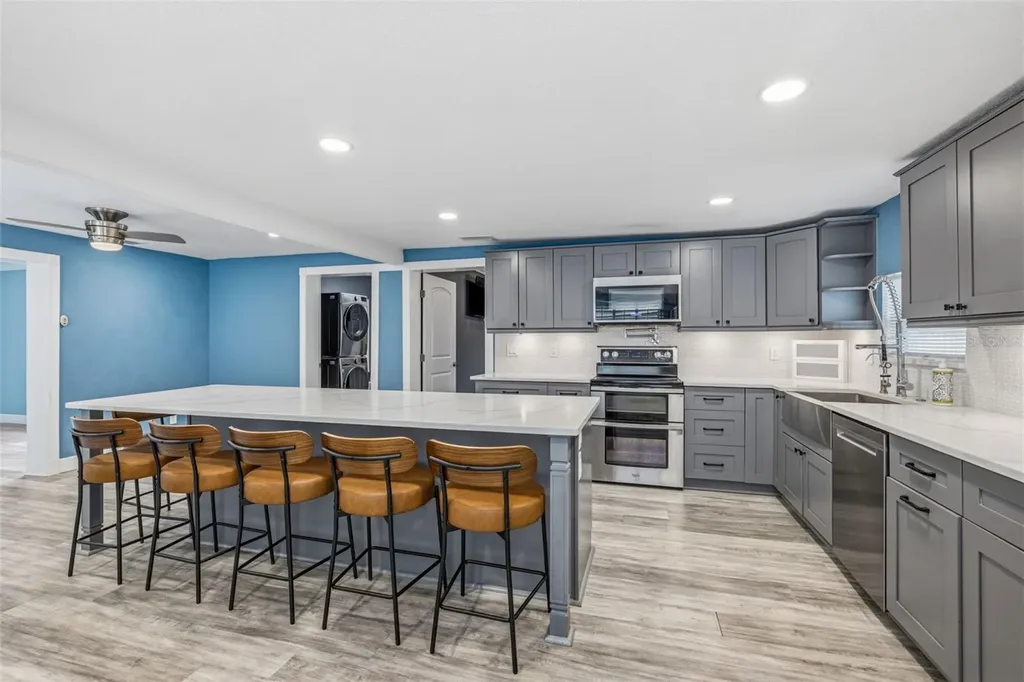 1224 80th Avenue N St Petersburg FL 33702