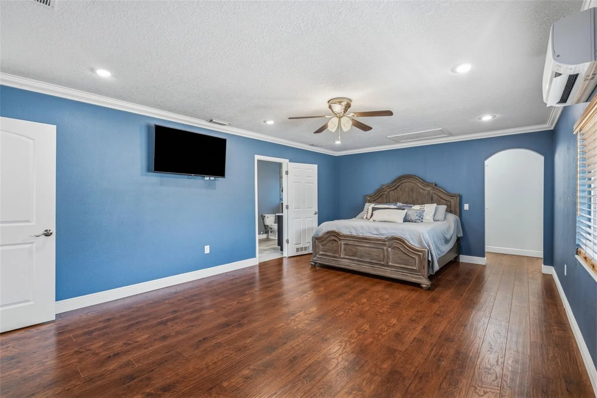 1224 80th Avenue N St Petersburg FL 33702