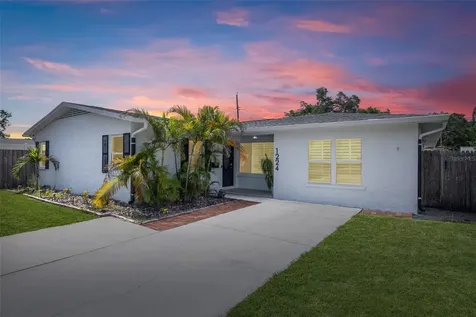 1224 80th Avenue N St Petersburg FL 33702
