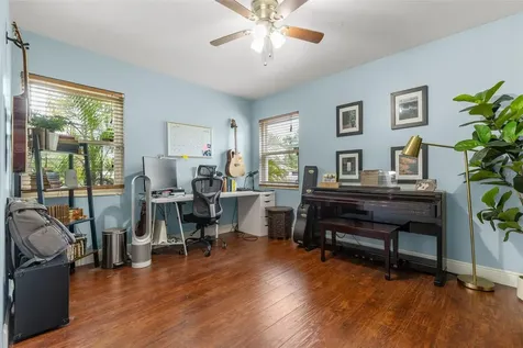1224 80th Avenue N St Petersburg FL 33702