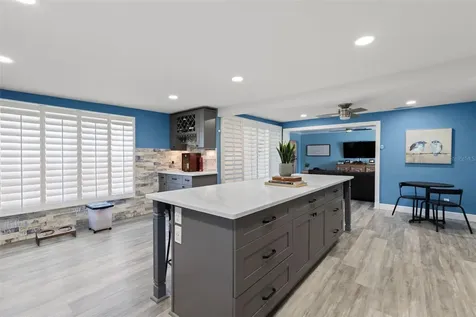 1224 80th Avenue N St Petersburg FL 33702