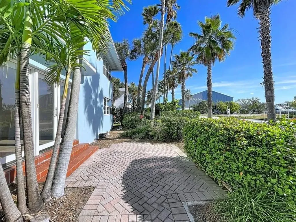 1800 Pass-a-grille Way St Pete Beach FL 33706