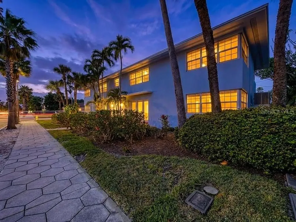 1800 Pass-a-grille Way St Pete Beach FL 33706