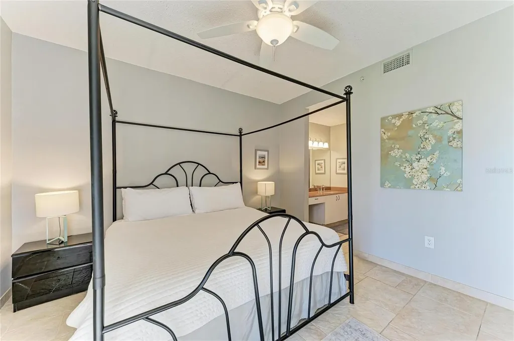 9620 Club South Circle Sarasota FL 34238