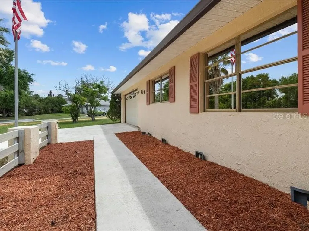 230 S Lake Starr Boulevard Lake Wales FL 33898
