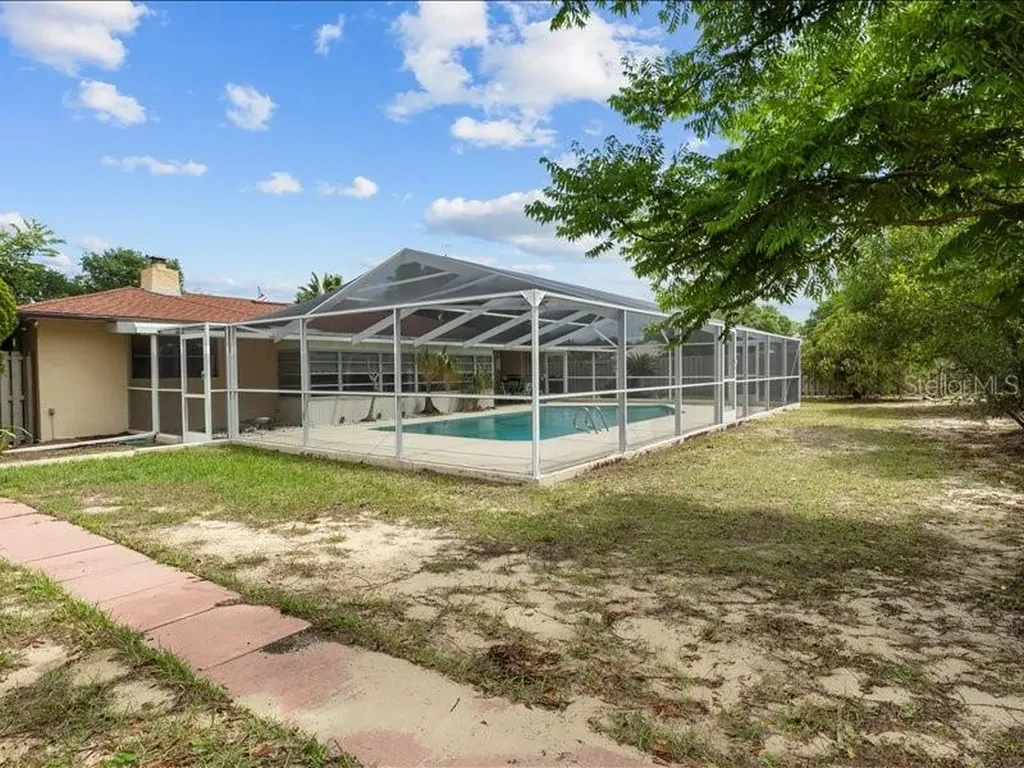 230 S Lake Starr Boulevard Lake Wales FL 33898