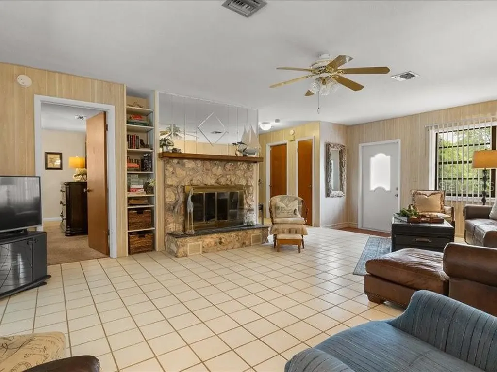230 S Lake Starr Boulevard Lake Wales FL 33898