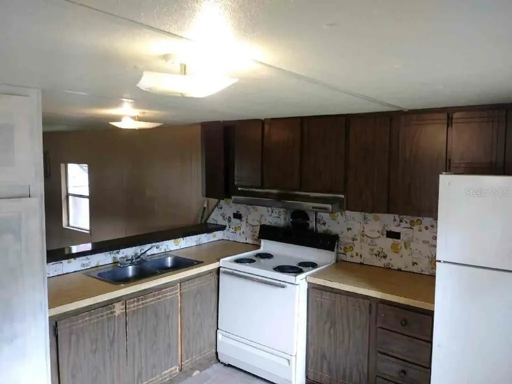 805 Peters Street Wildwood FL 34785
