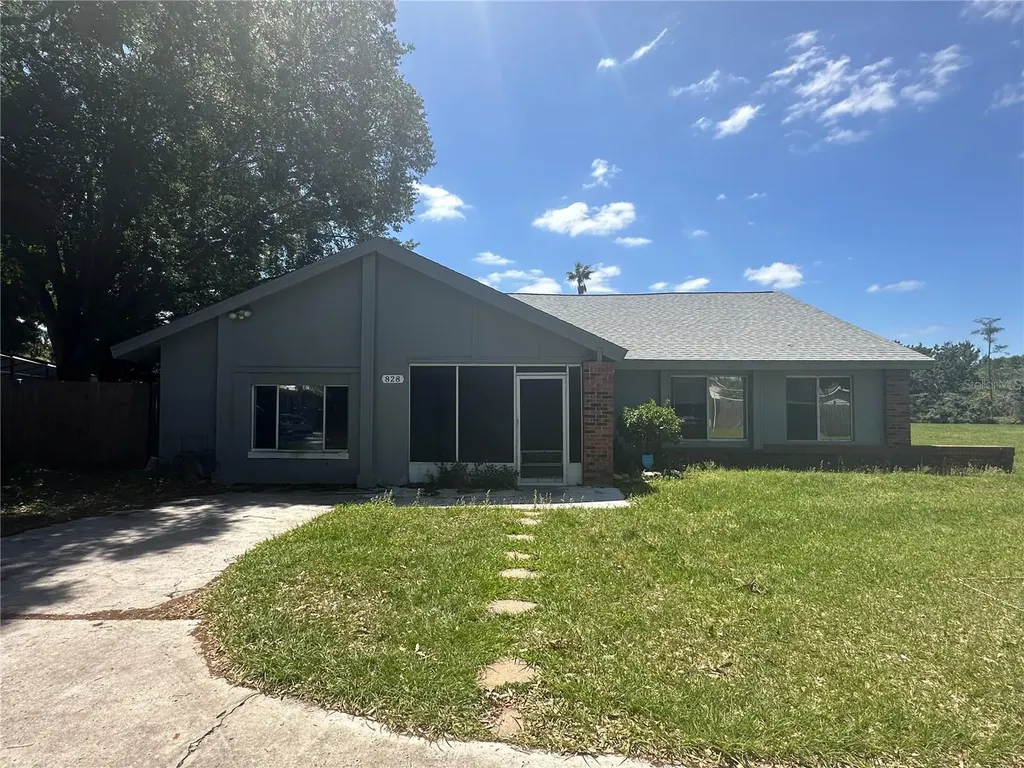 828 E Flag Lane Kissimmee FL 34759