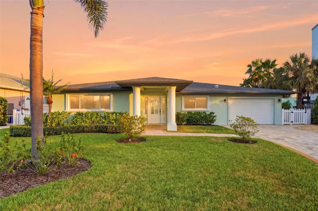 7172 S Shore Drive S St Petersburg FL 33707