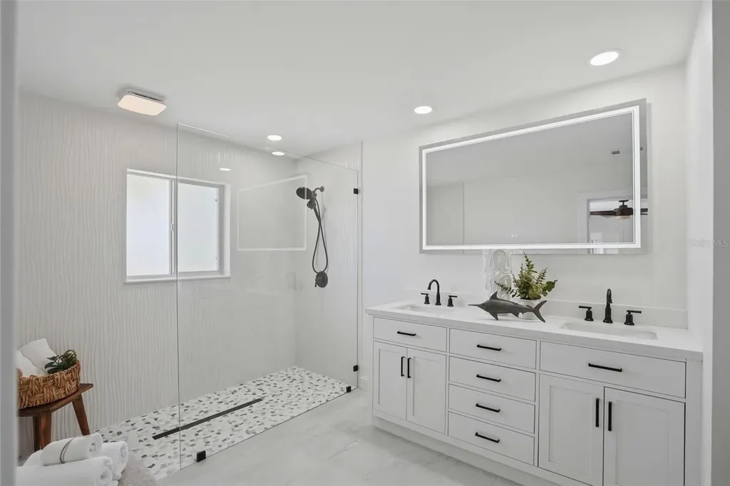 7172 S Shore Drive S St Petersburg FL 33707