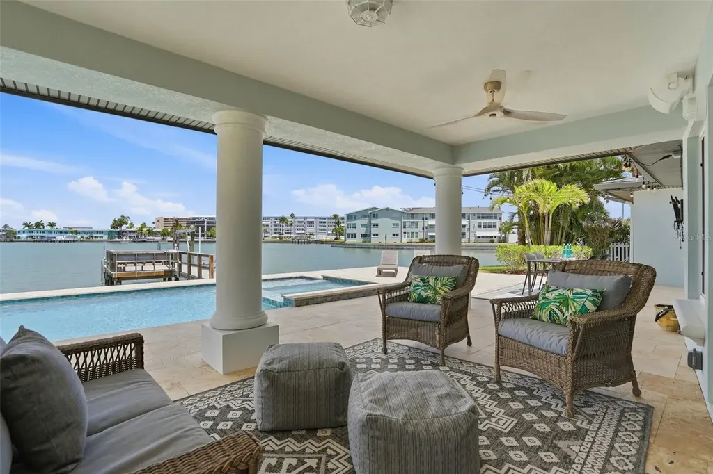 7172 S Shore Drive S St Petersburg FL 33707
