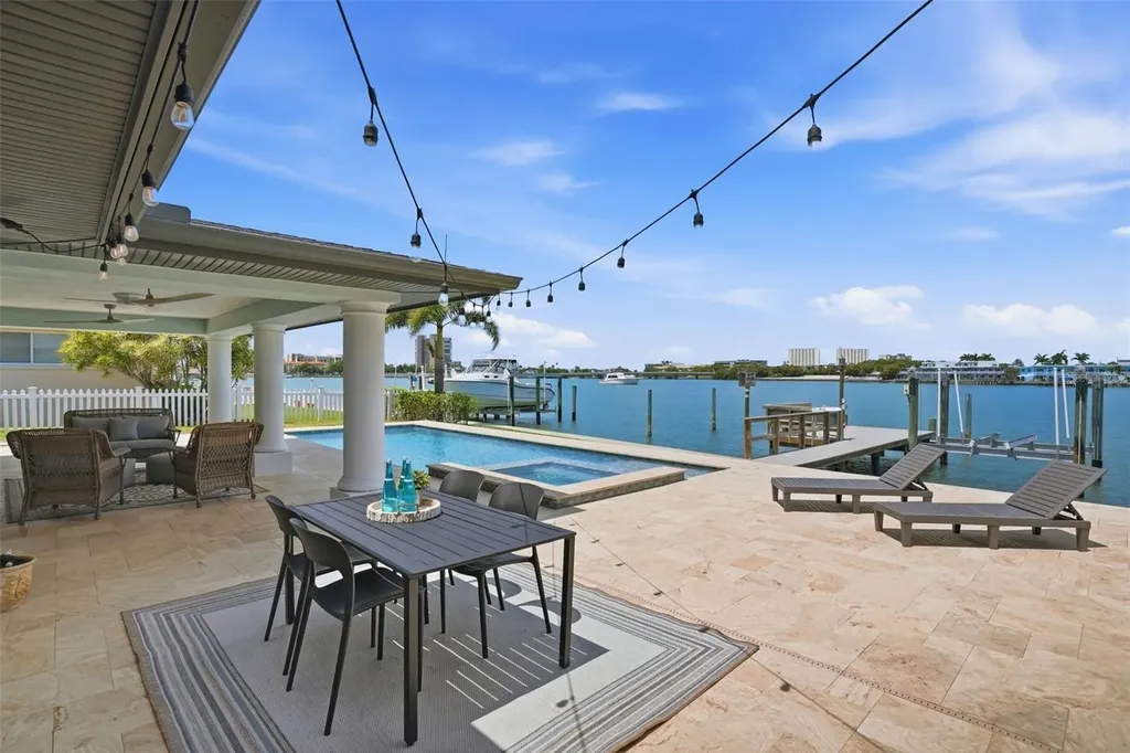 7172 S Shore Drive S St Petersburg FL 33707