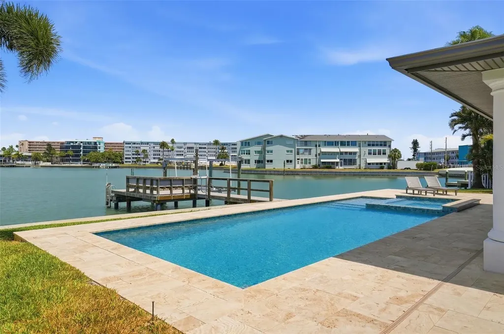 7172 S Shore Drive S St Petersburg FL 33707