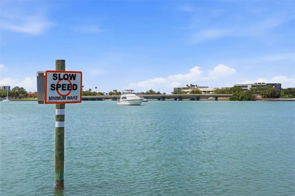 7172 S Shore Drive S St Petersburg FL 33707