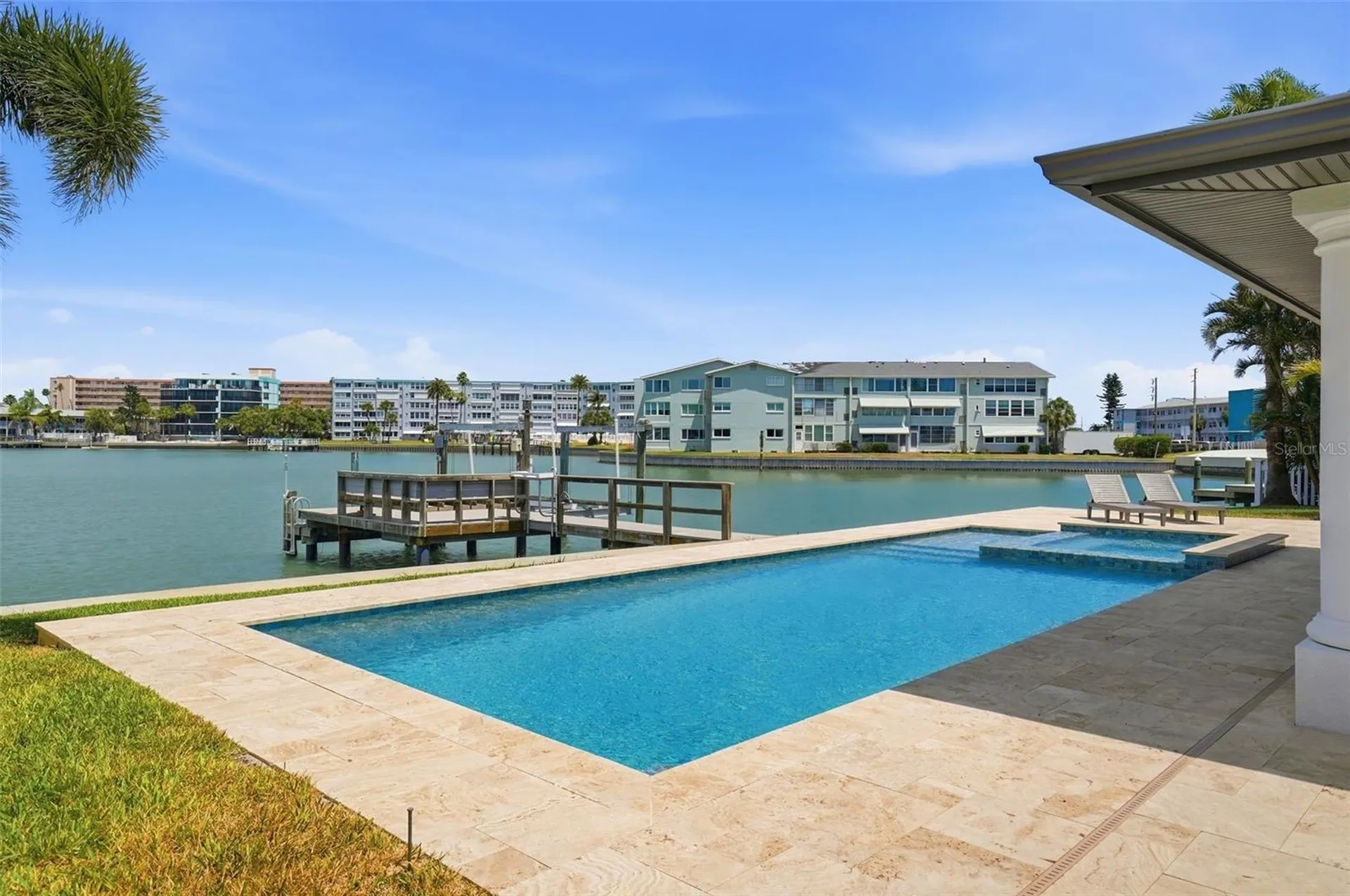 7172 S Shore Drive S St Petersburg FL 33707