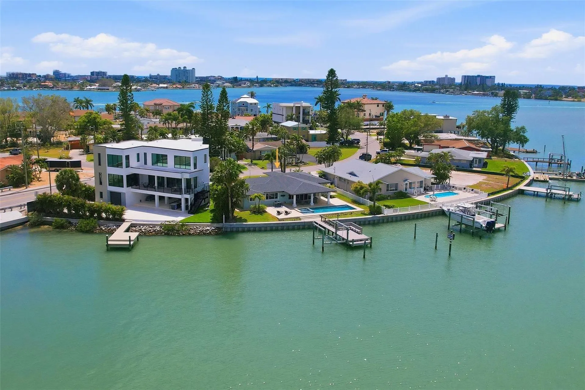 7172 S Shore Drive S St Petersburg FL 33707