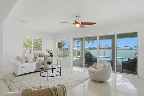 7172 S Shore Drive S St Petersburg FL 33707