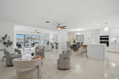 7172 S Shore Drive S St Petersburg FL 33707