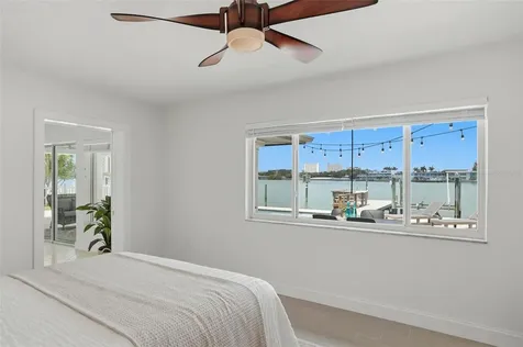 7172 S Shore Drive S St Petersburg FL 33707
