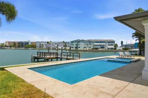 7172 S Shore Drive S St Petersburg FL 33707