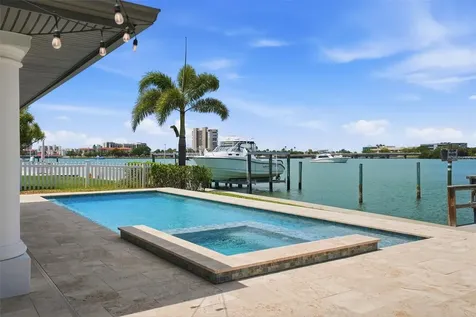 7172 S Shore Drive S St Petersburg FL 33707
