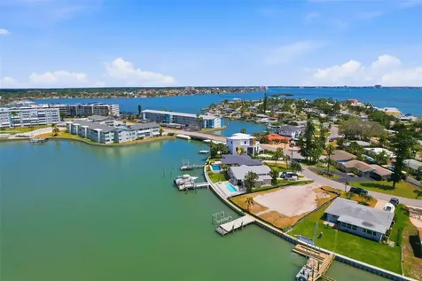 7172 S Shore Drive S St Petersburg FL 33707