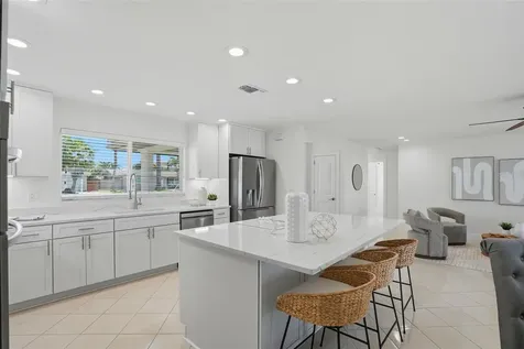 7172 S Shore Drive S St Petersburg FL 33707