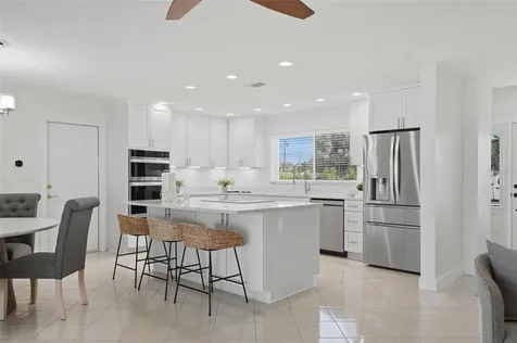 7172 S Shore Drive S St Petersburg FL 33707