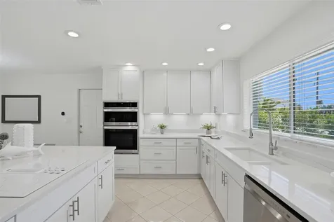 7172 S Shore Drive S St Petersburg FL 33707